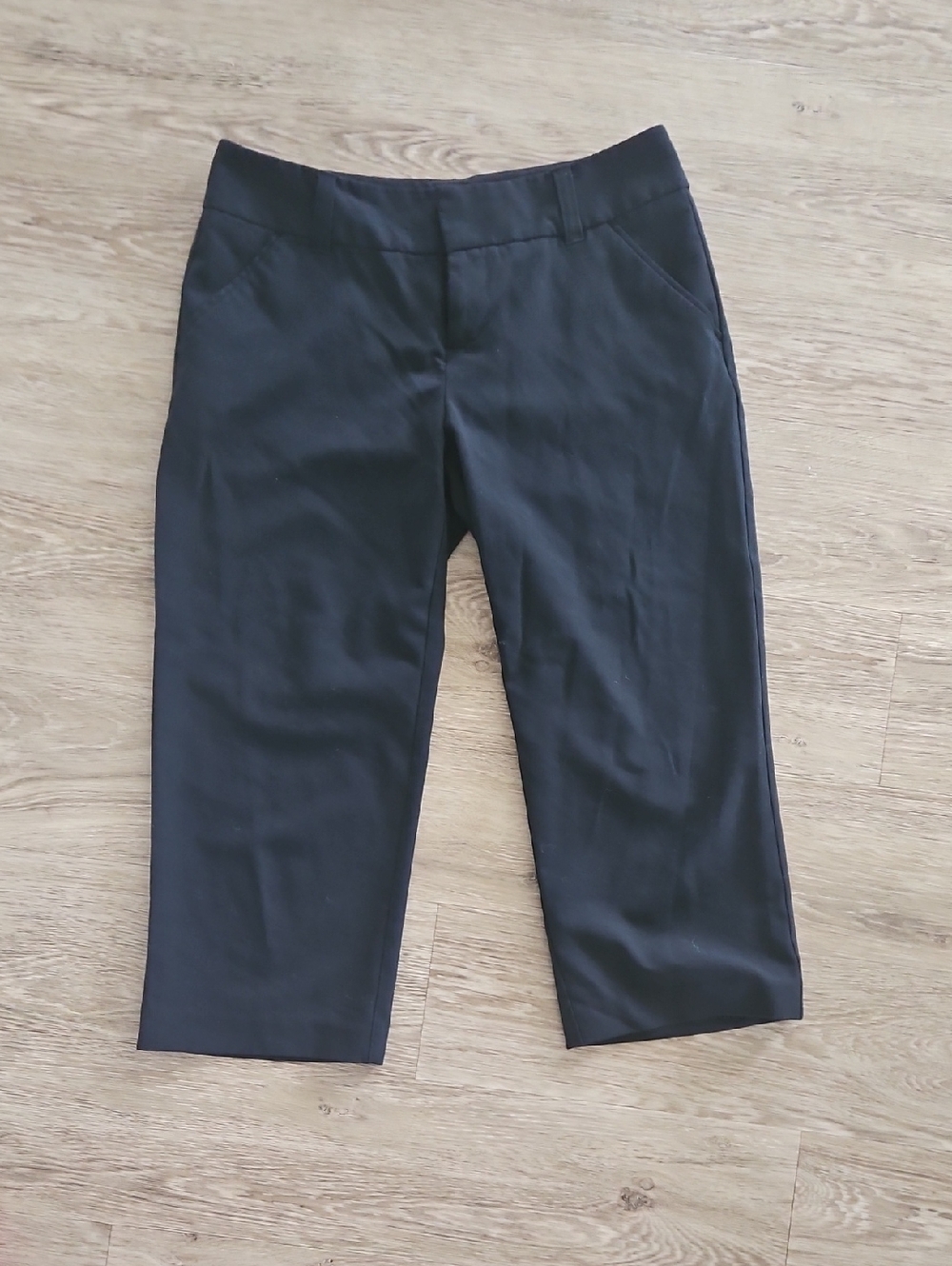 Daisy Fuentes Black Cropped Pull-On Dress Capris